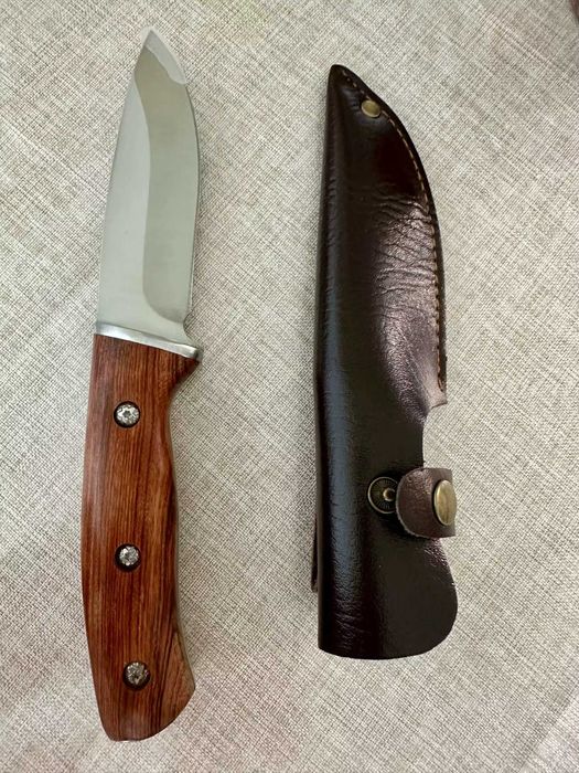 Cutit Buck Outdoor, otel inoxidabil, maner lemn tranadafir,teaca piele