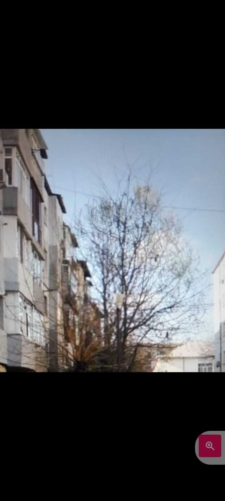 Vind apartament 2 camere bucătărie și baie mobilat.