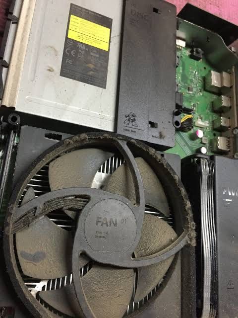 Curat Console Xbox One S