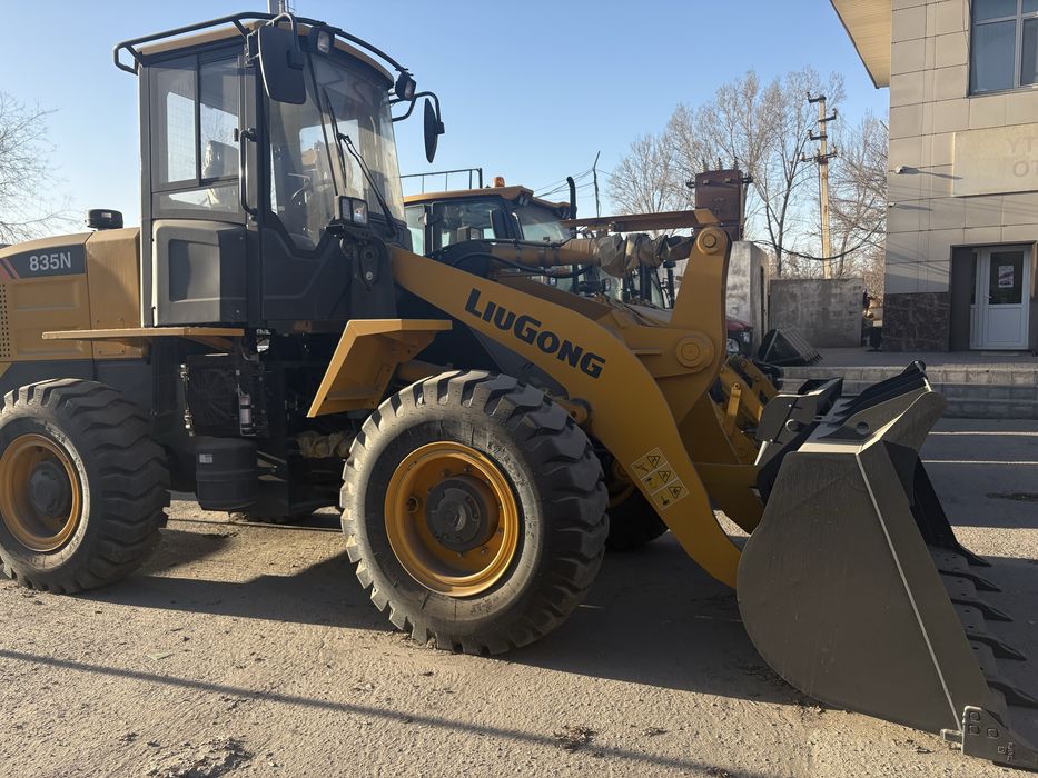 Фронтальный погрузчик Liugong 835N