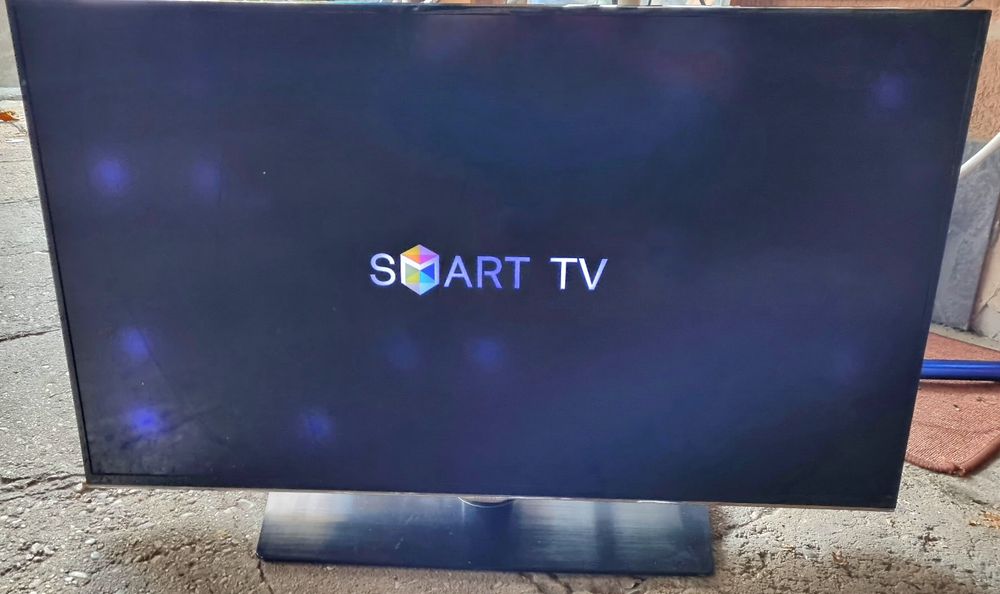 Vând televizor pentru piese!