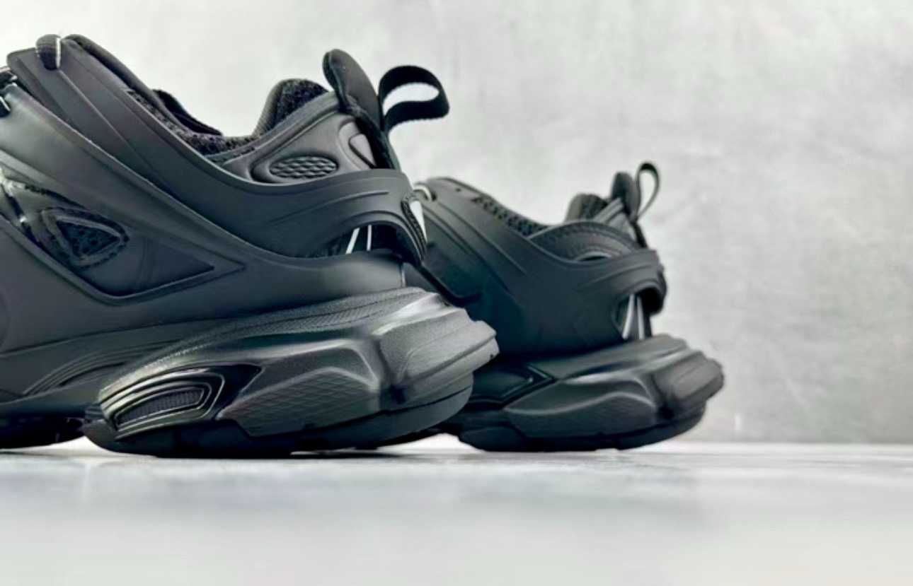 Balenciaga track чисто нови маратонки / обувки .