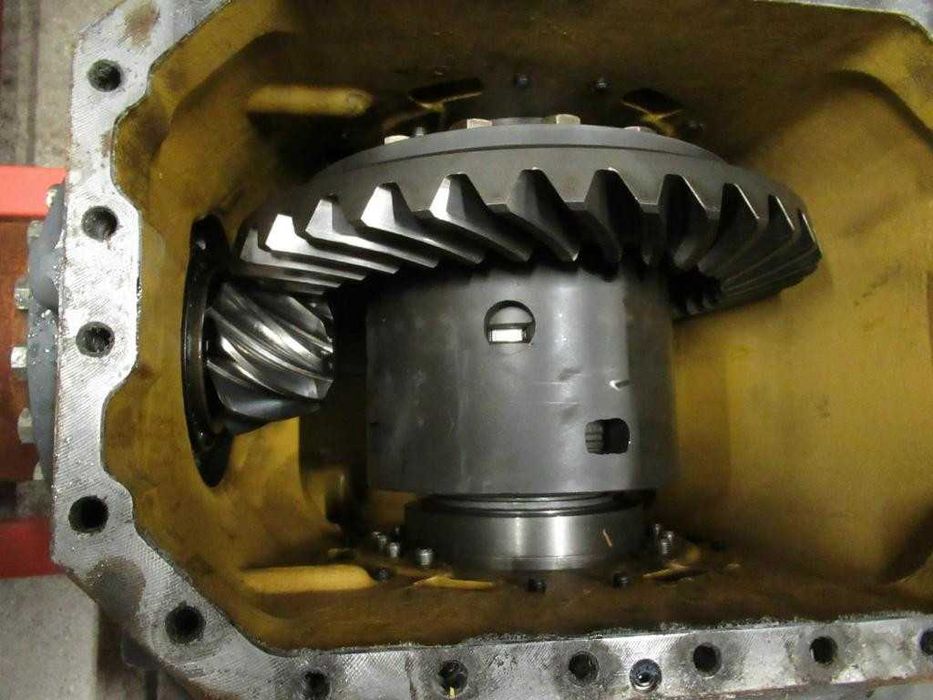 Axa spate completa second hand originala Hitachi pentru Hitachi ZW180