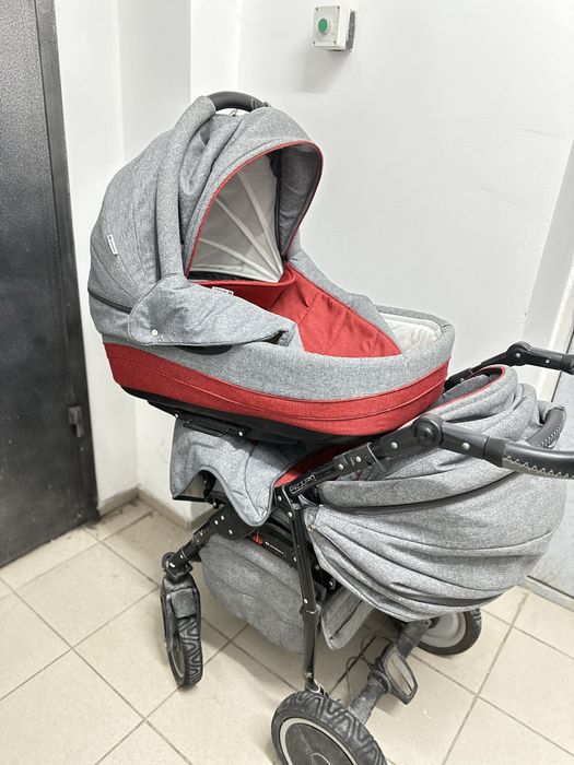 Срочно продам коляску зима-лето с люлькой для малыша