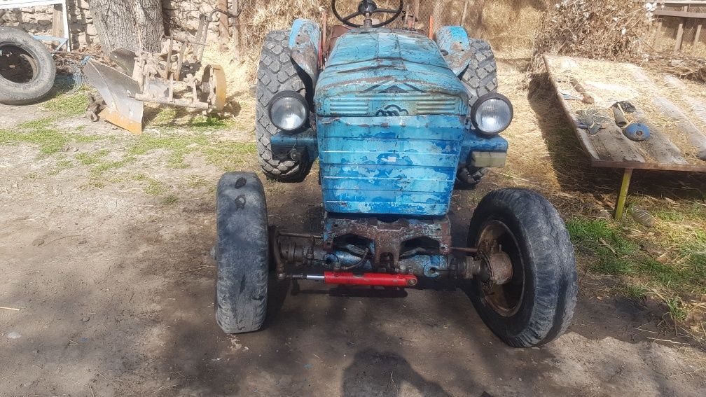 Mini traktor sotiladi