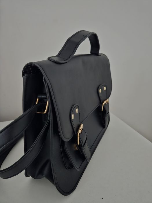 Geanta neagra cu curea