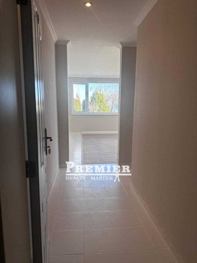 Продава се Двустаен апартамент в к.к. Слънчев бряг - 80 кв.м за 1375 €/кв.м - Снимка #2