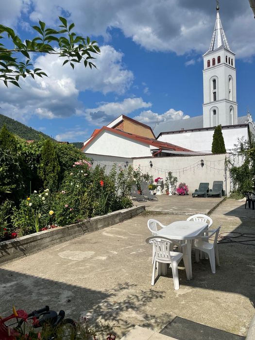 În Centrul Vechi,vând casă boierească,cu 2 spații comerciale!!!