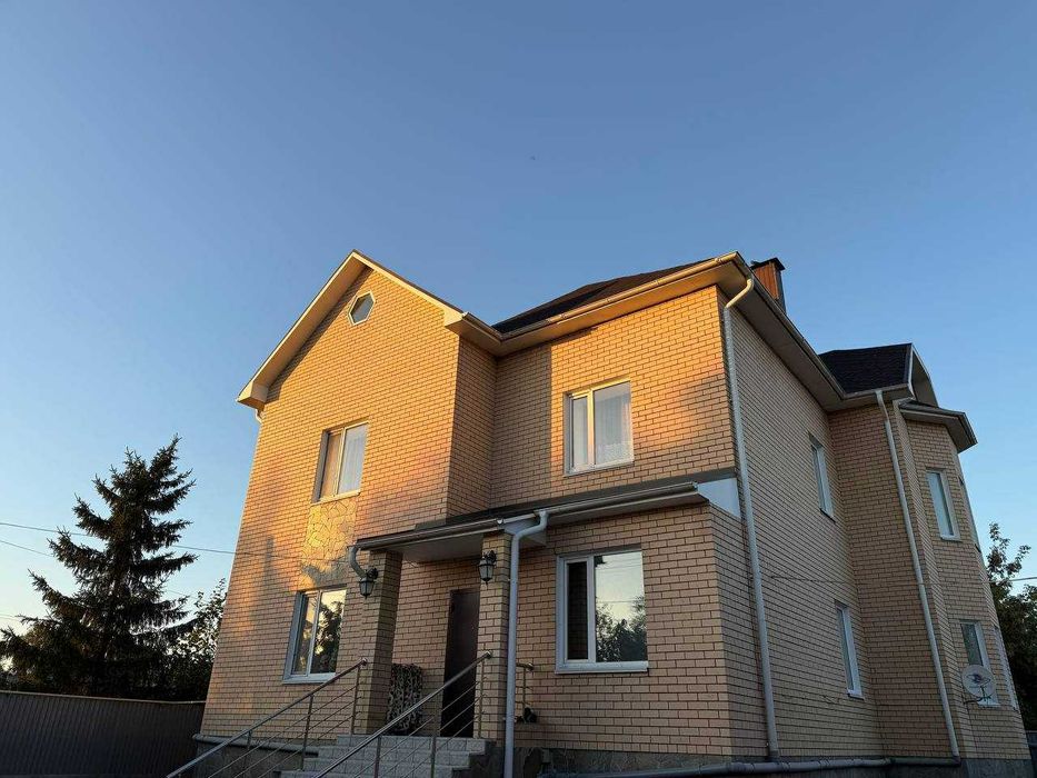 Продается  коттедж в центре города. Можно под коммерцию