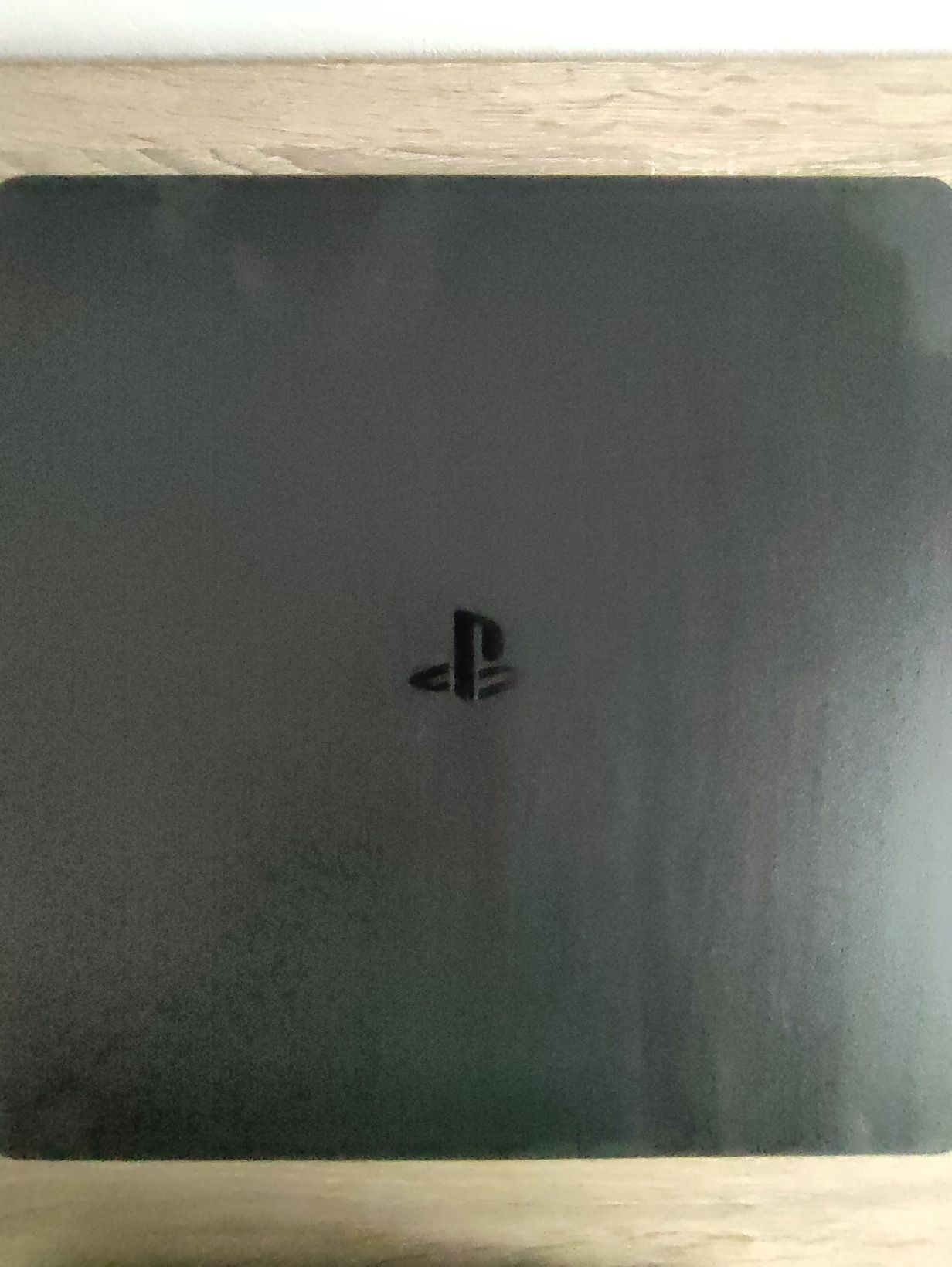 PS4 slim, почти не използван (може и бартер за Nintendo switch)