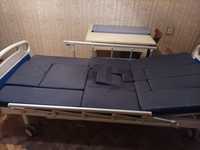 Многофункциональная медецинская кровать для лежащих больных.