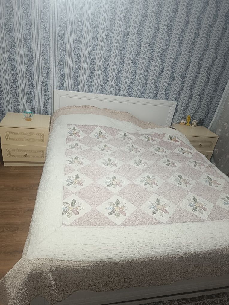 Продам двухспальную кровать.