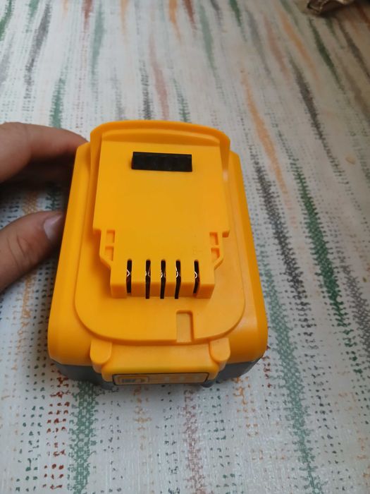 Батерия DeWalt XR 20V, 5000mAh, черна