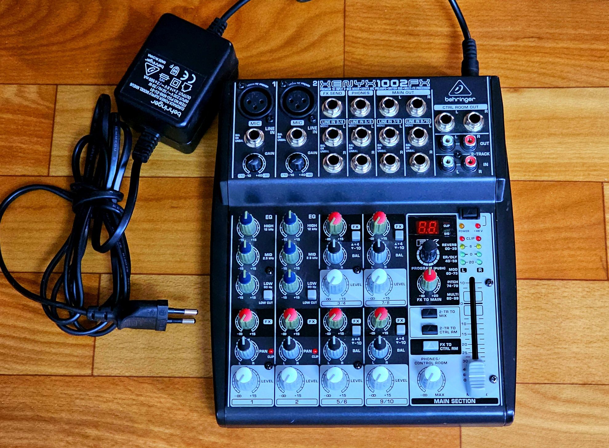 Пассивный микшерный пульт BEHRINGER XENYX 1002FX