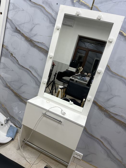 Зеркало-тумба для парикмахеров, визажистов