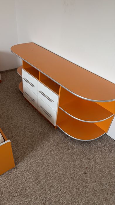 Vand dormitor in stare foarte buna cu saltea