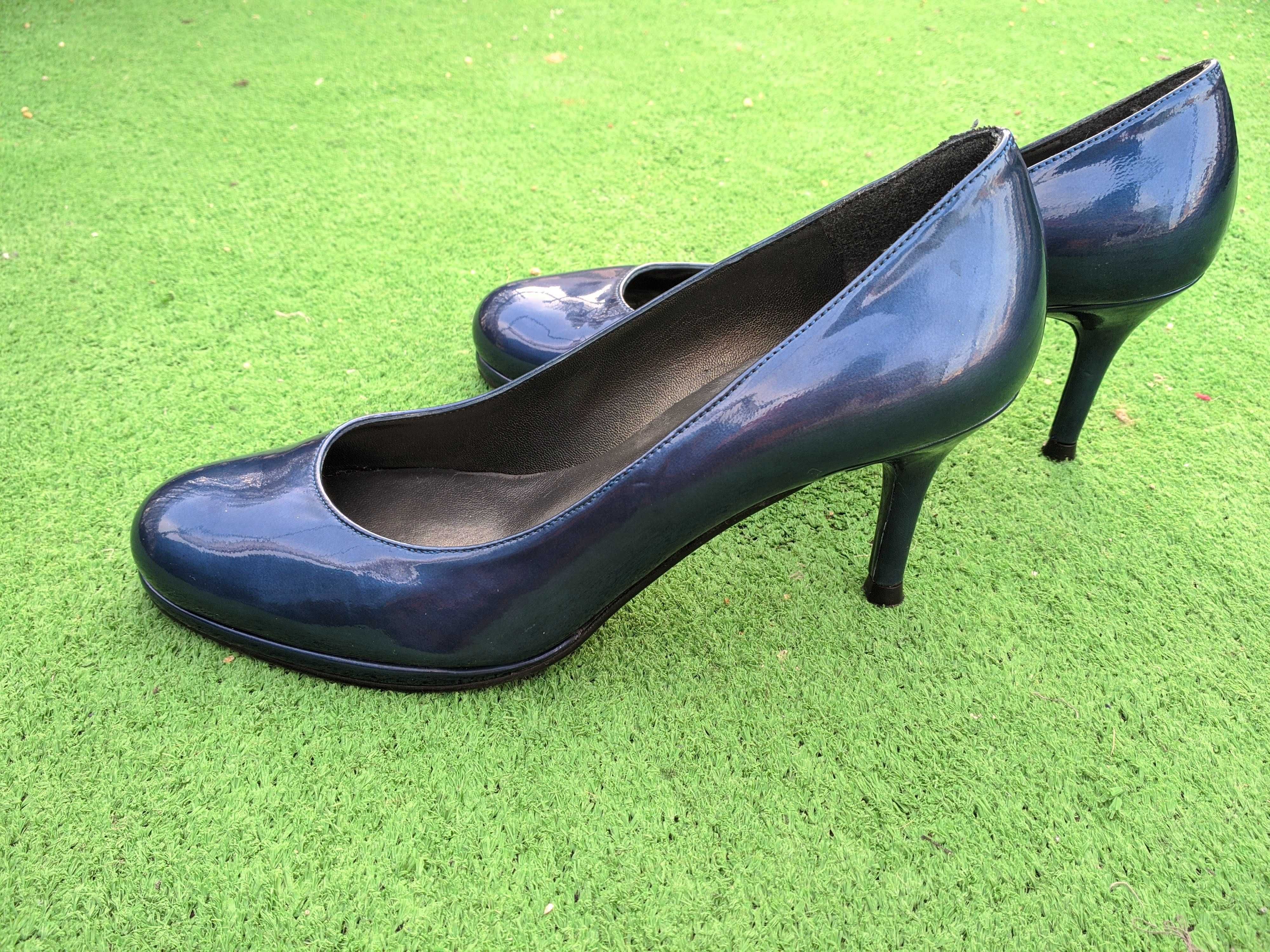 Стилни дамски лачени обувки на ток, Stuart Weitzman, EU 37