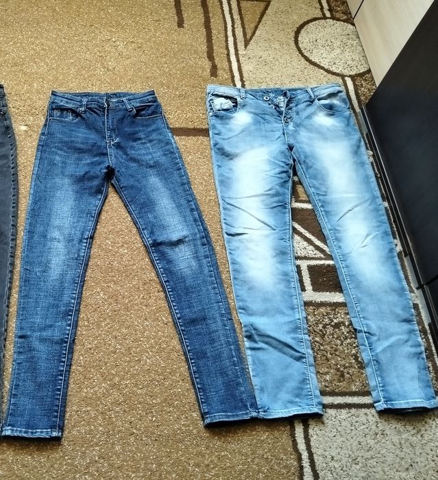 Продам женские джинсы.