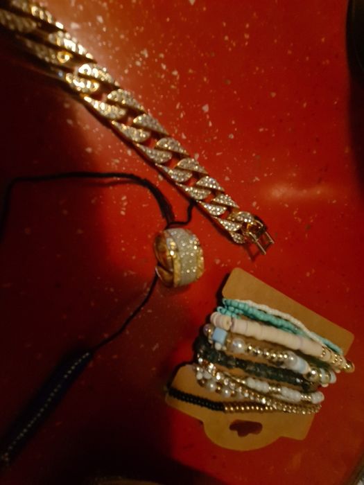 Handamale    bratari  inele  ceas