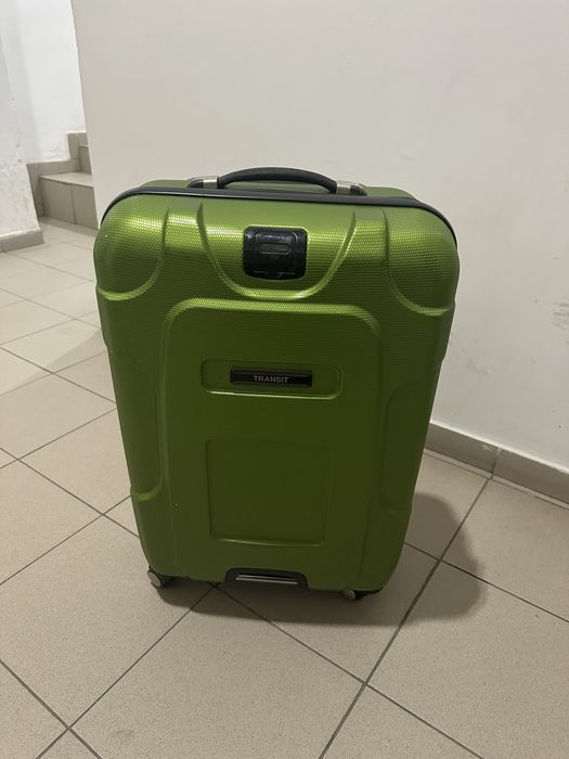 Продам дорожный чемодан