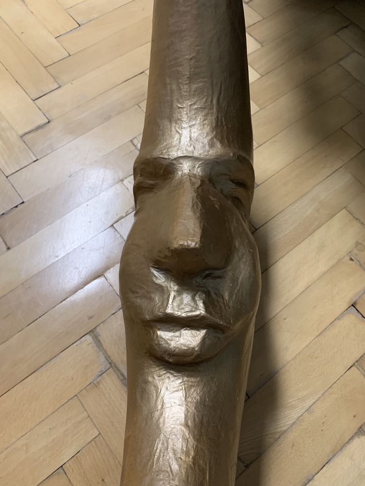Скулптура на полумесец от Paper Mache