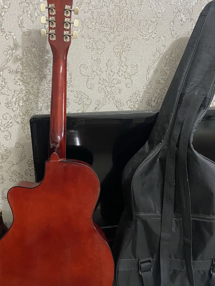 Продам гитару акустическую