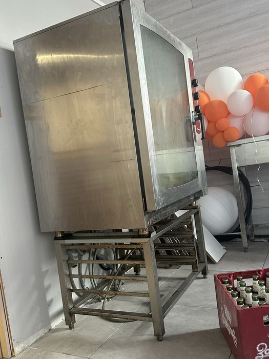 Продавам конвектомат за 10 тави primax
