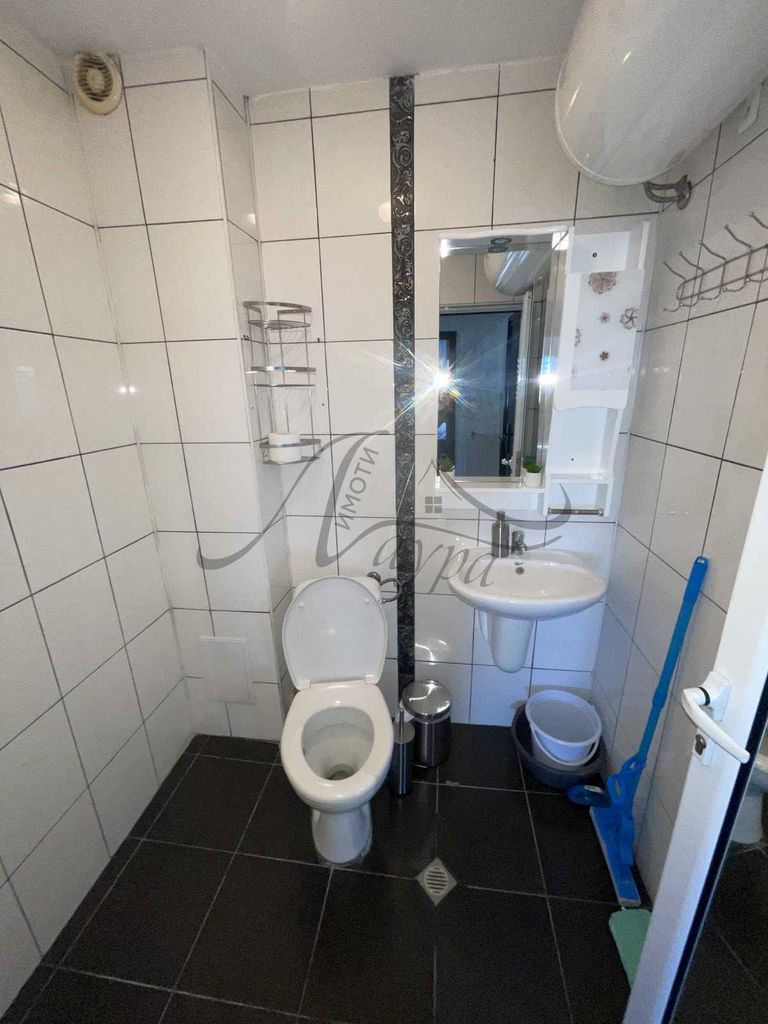 Дава се под наем Двустаен апартамент в Шумен, Пазара - 70 кв.м за 357 € - Снимка #2