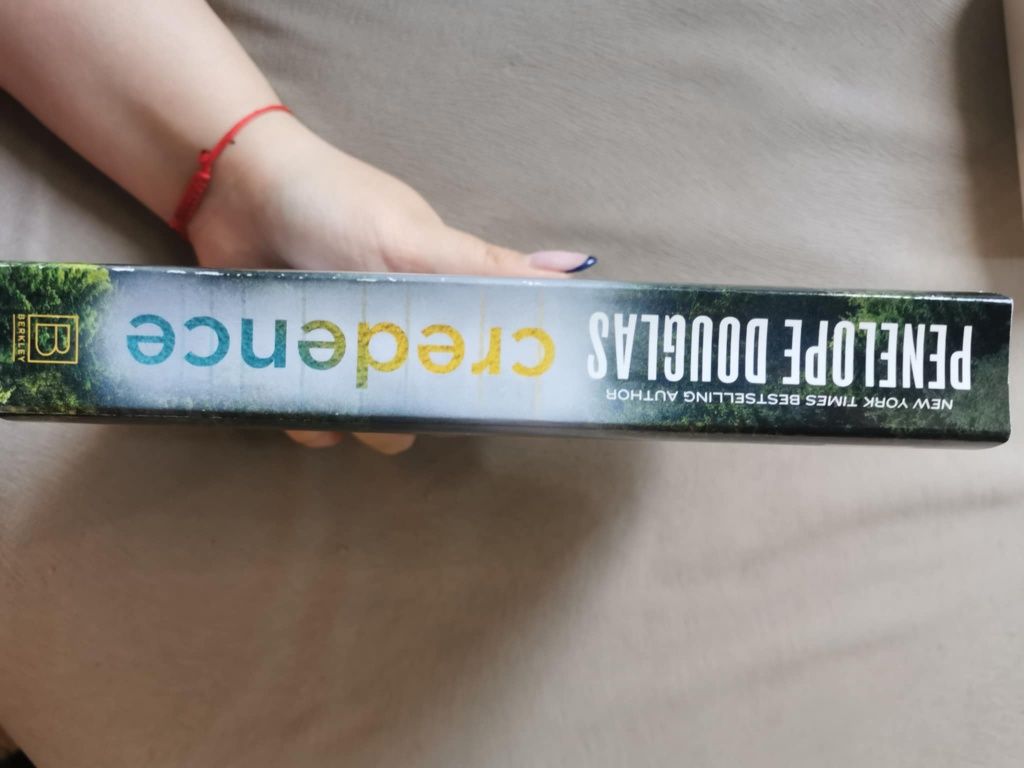 Книги - "Рожденичката", "Credence", "Lights out"
