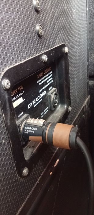 Boxe Dinacord pe 3 cai de 15