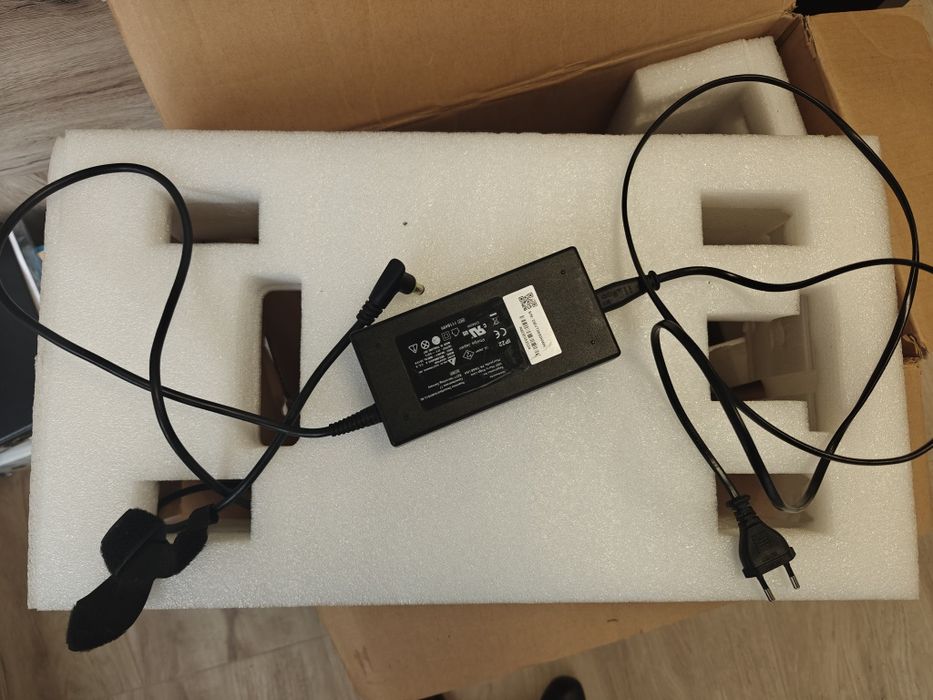 Зарядно-адаптор Philips - 80W,  12V, 6.67 ампера