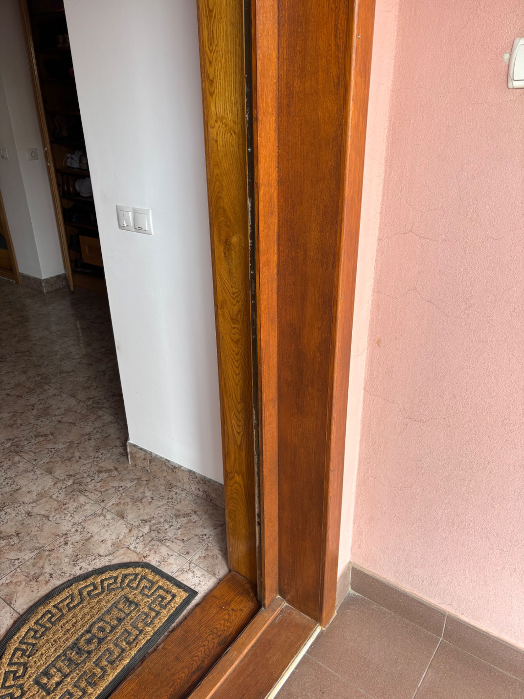 Vând ușa de intrare stejar masiv