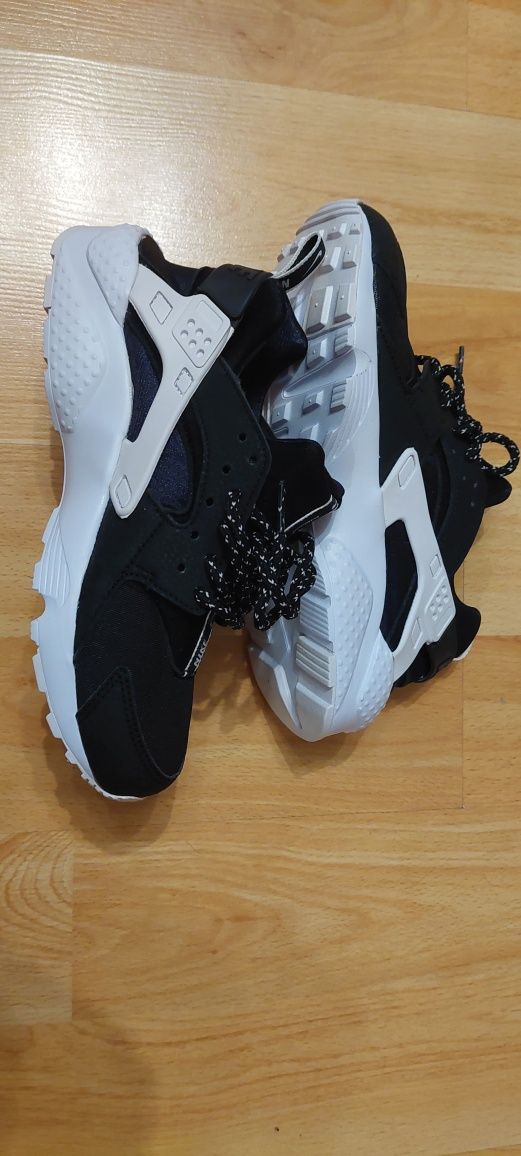 Nike Huarache нови