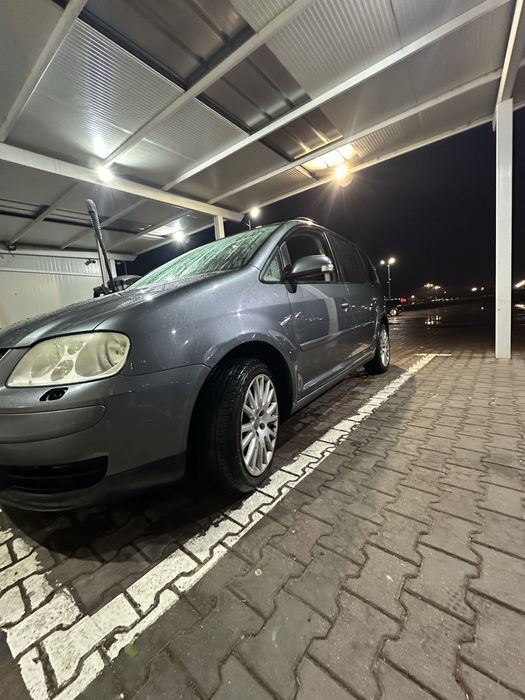 Vând vw touran 1.9 tdi