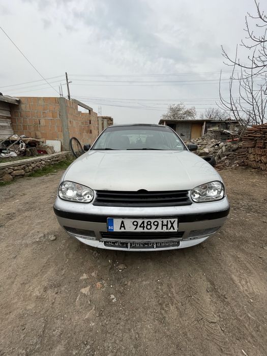Продавам голф 4