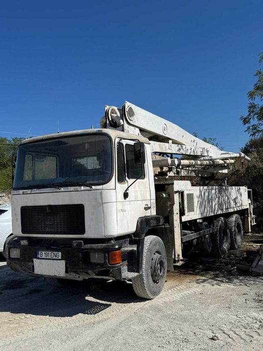 Pompa de beton Putzmeister pe sasiu MAN - 32 m
