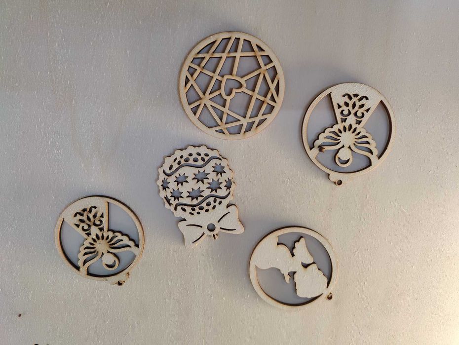 Decoratiuni cadouri, brelocuri, martisoare