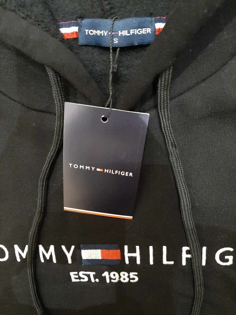 Суичър (худи) Tommy Hilfiger в черен цвят - ТОП модел за сезона ! ! !