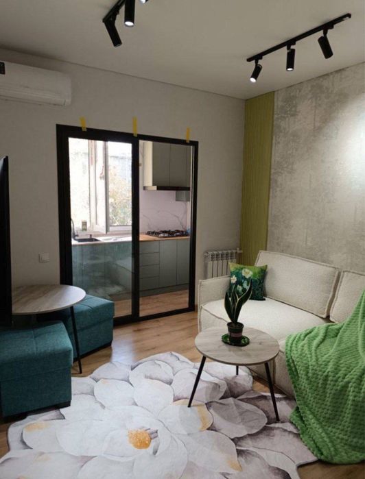 Торговый центр продается квартира 1в2/3/4 Чиланзар 3 квартал