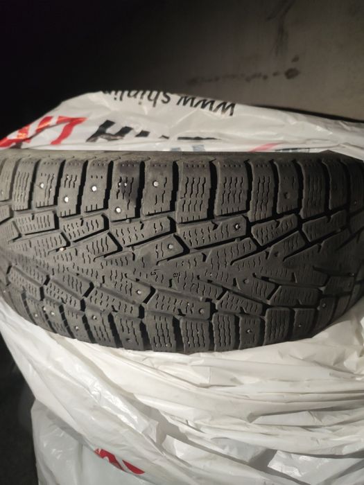 Зимние шины 215 55 R16 комплект