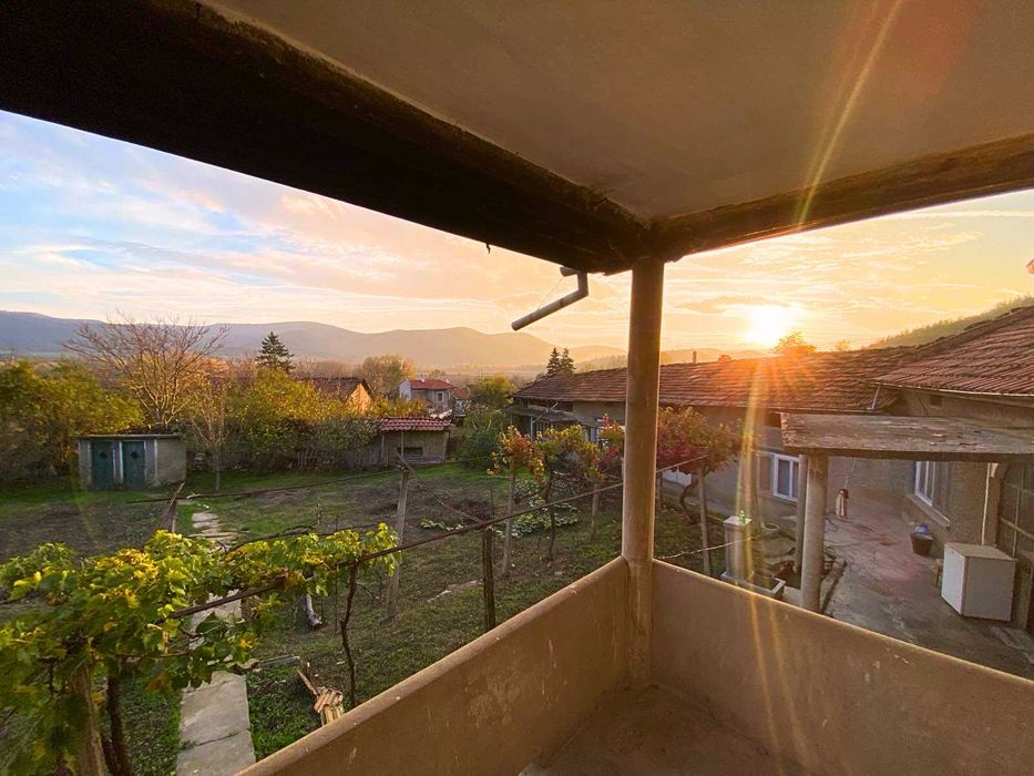 Продава КЪЩА, с. Янково, Шумен