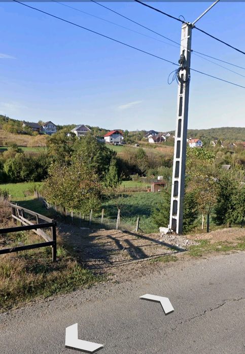 Teren Intravilan Strada Ghinzii langa asfalt.