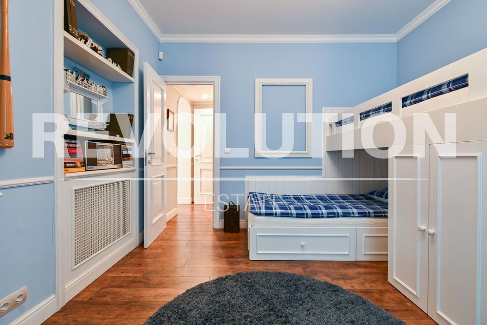 Тристаен апартамент в центъра на София.