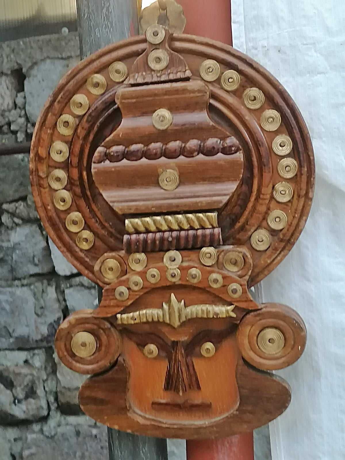 Masca hindusa, India, Kathakali, din lemn