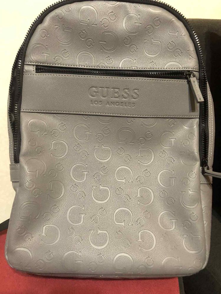 Чисто нова оргинална ученическа раница Guess