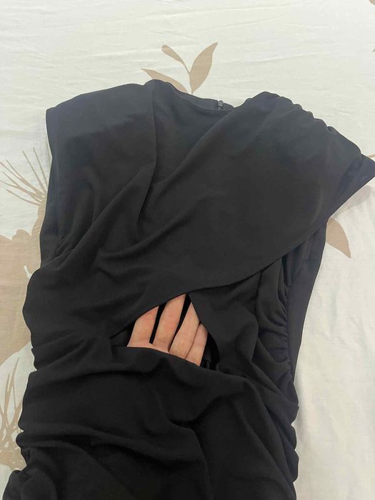 Черна рокля Zara