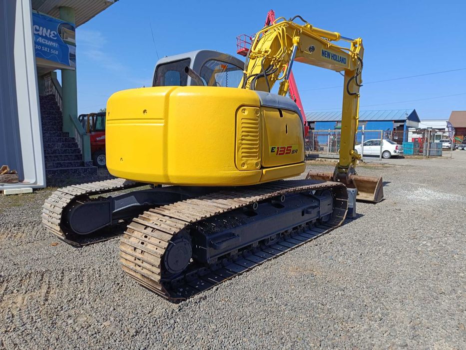 Excavator pe senile cu lama, 15 tone, New Holland E 135SR, 2011