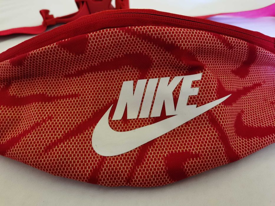 Чанта за кръст Nike Hetitage