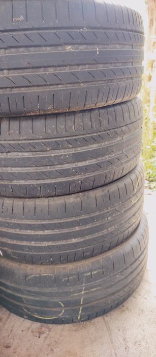 Vând anvelope 235/55R18