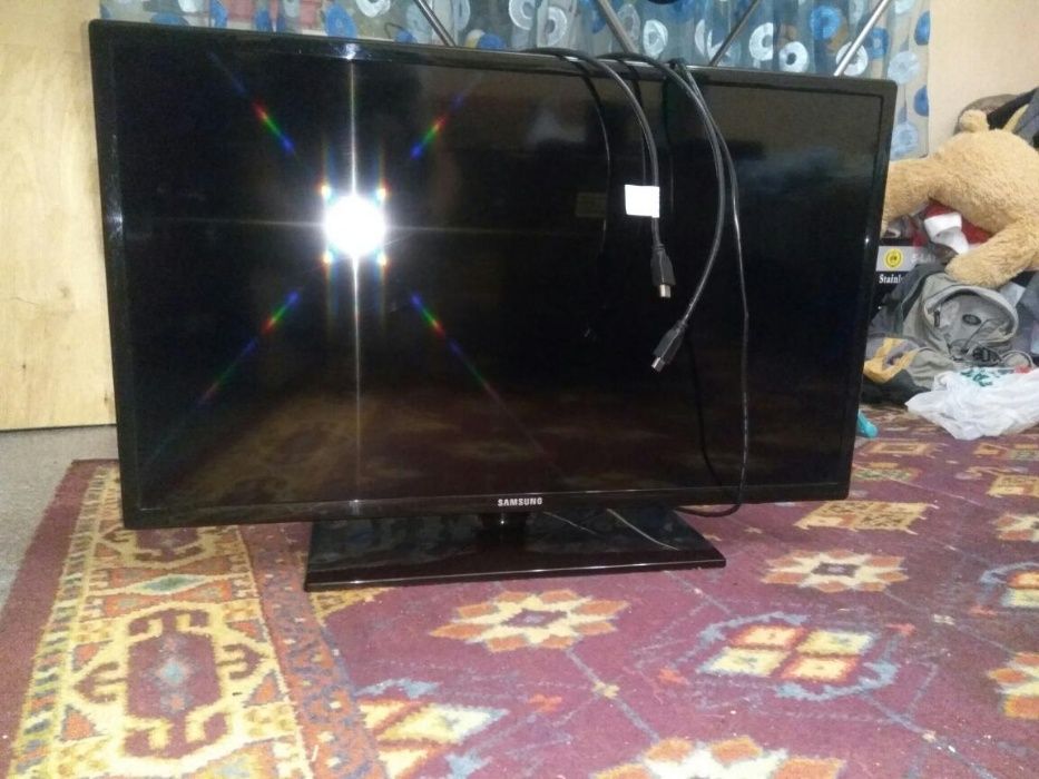 Классный Самсунг Led телевизор 82 диагональ! samsung